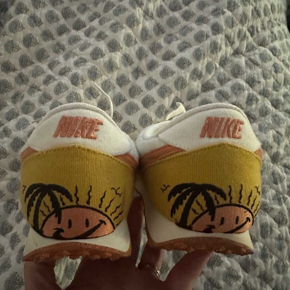 Nike Sun Club Hot Curry sneakers HTF size 10 EUC pink yellow sun - Picture 3 of 5